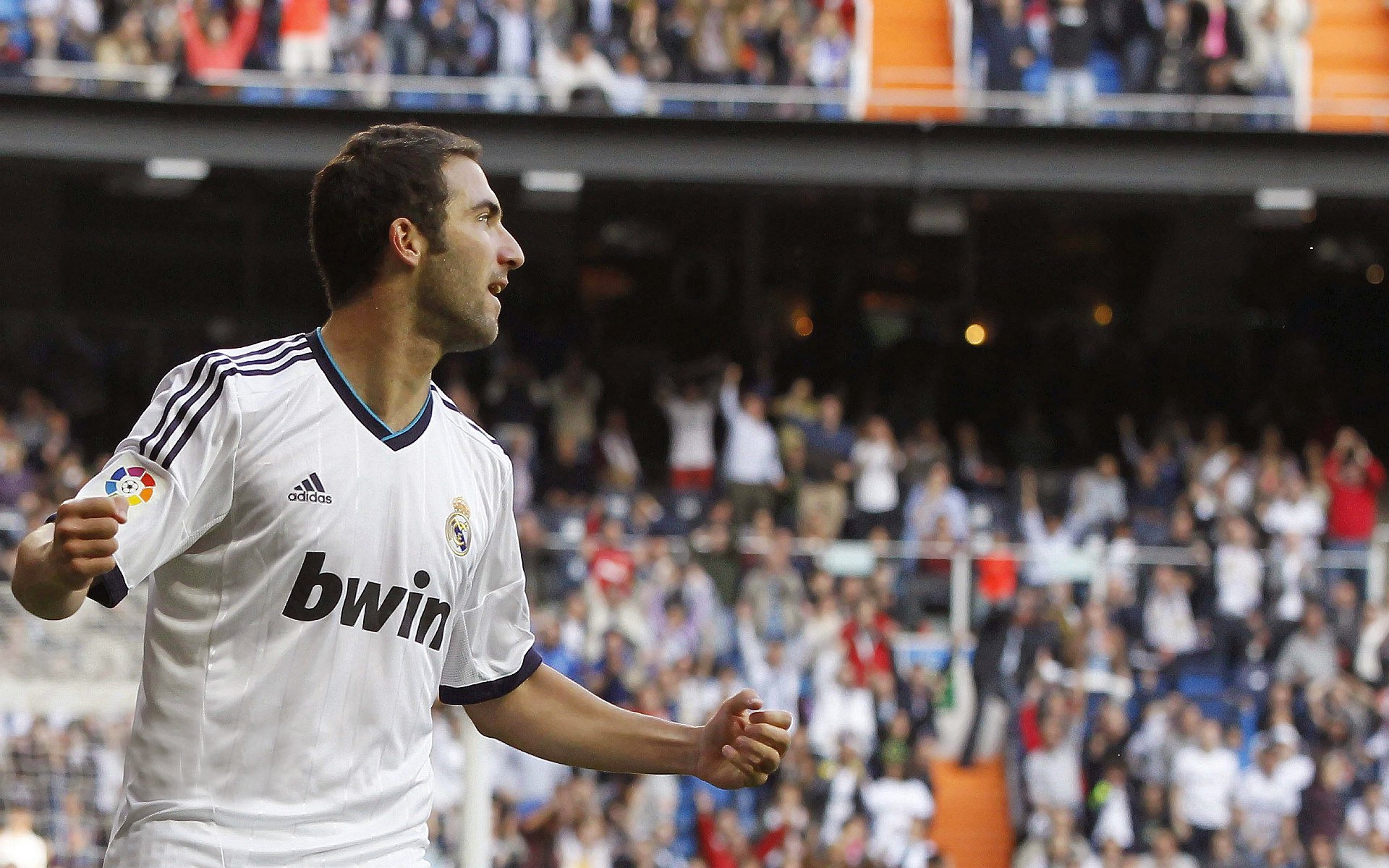 乌克兰封锁利物浦，维尼修斯成为关键先生，足球如何成为战争阴影下的和平灯塔