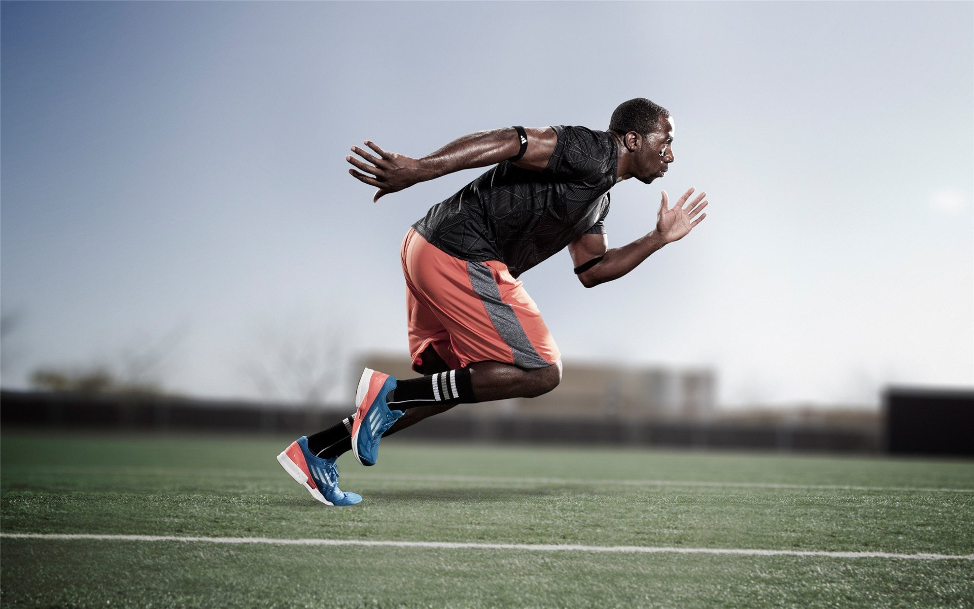 阿拉巴的救赎，当英格兰的黄昏遇见莱比锡的红色闪电